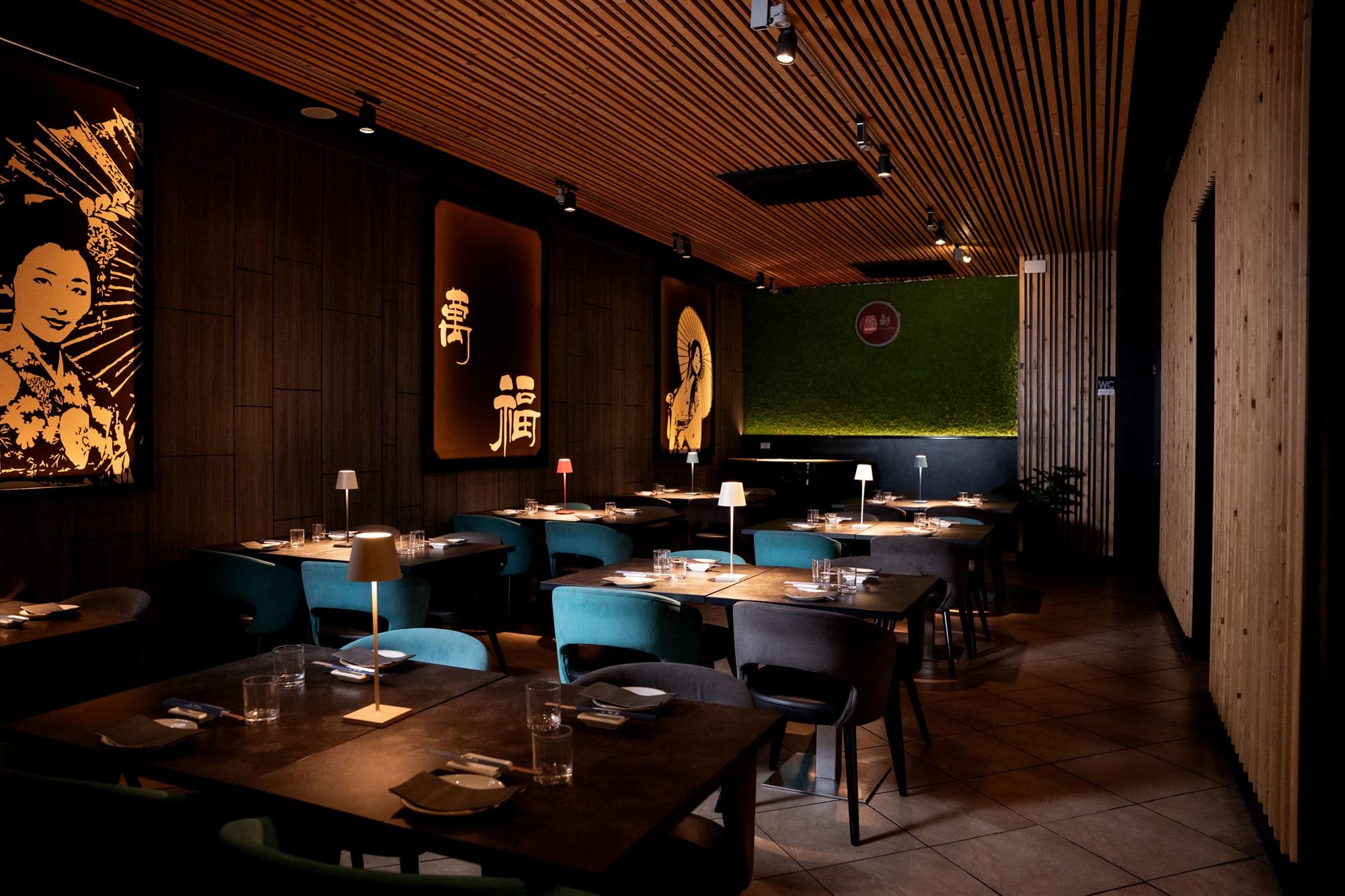 Interni del ristorante Sushi e Noodles Prati