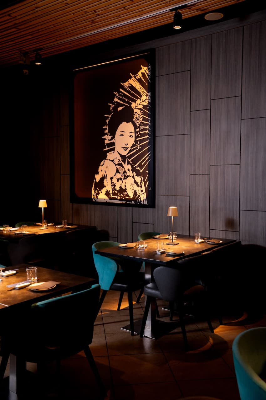 Atmosfera interna di un ristorante Sushi e Noodles